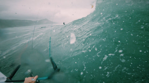 cape town wave riding kitesurfing