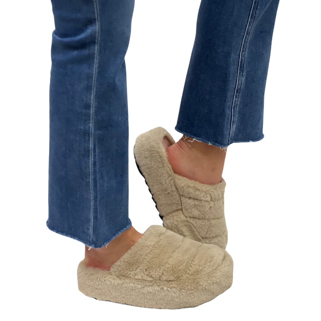 IT'S A VIBE PLATFORM SLIPPER in Polar Bear