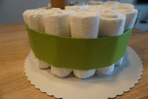 Make diaper cake yourself step 9