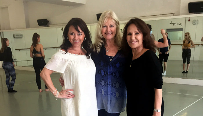 Debbie, Arlene, and Lisa Scott-Lee Hang Out at Pineapple