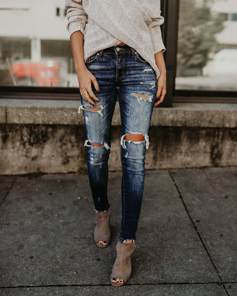 ripped jeans.jpg__PID:ec56f4e1-674a-4019-a128-1349f6473793