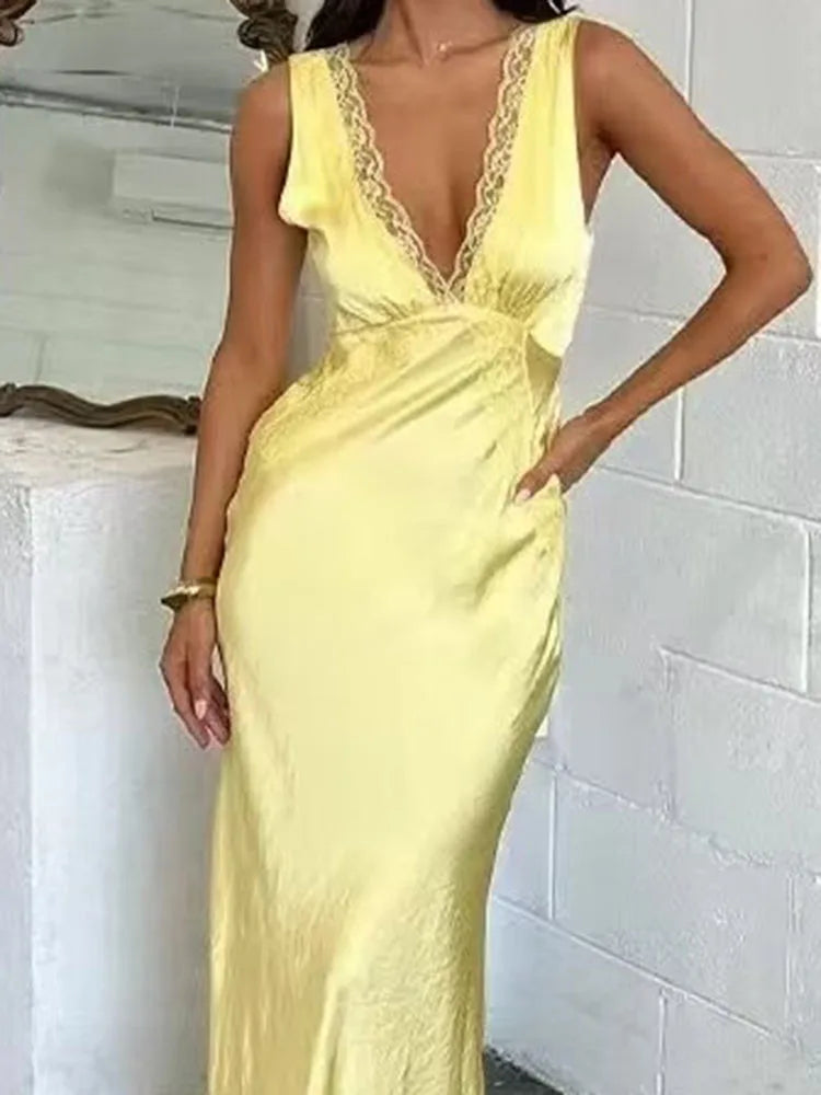 Elegant Backless Lace Evening Dress with Deep V Neck - Image 4