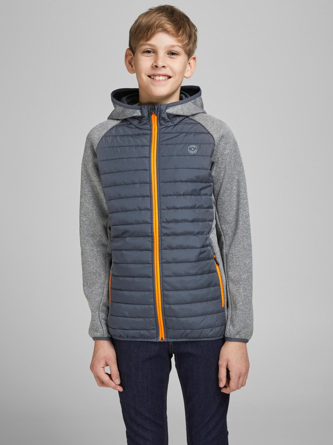 Se Jack & Jones junior - JJEMULTI JAKKE GRÅ MELANGE hos Shop19