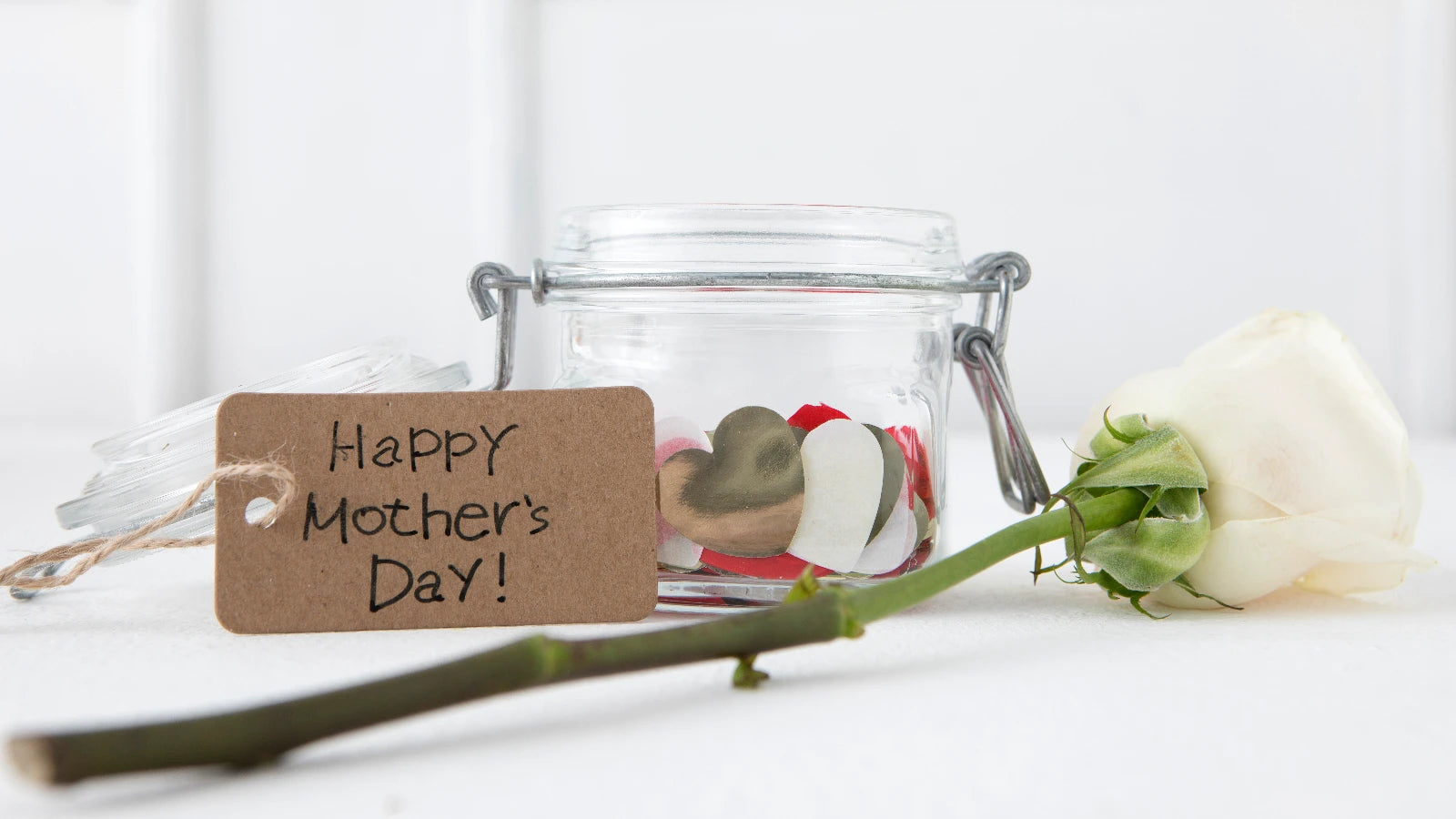 Decorative memory jar as DIY Mom's Day gift