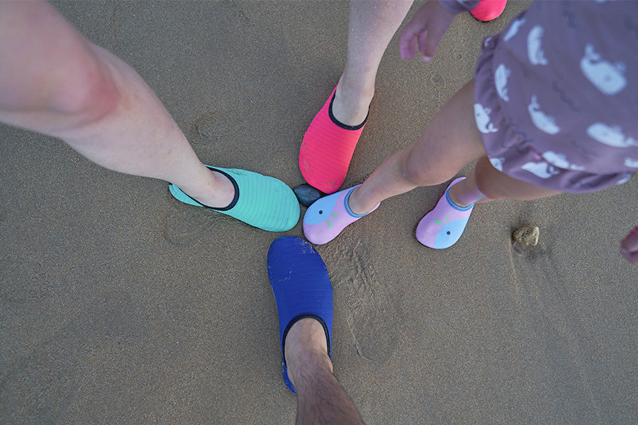 SAGUARO Escarpines Niño Niña Zapatos de Agua Cómodos Calcetines para  Piscina Antideslizante Zapatillas Natacion para Playa Río Mar Vela Yoga  Rocas(Azul Marino,20/21 EU) : : Moda