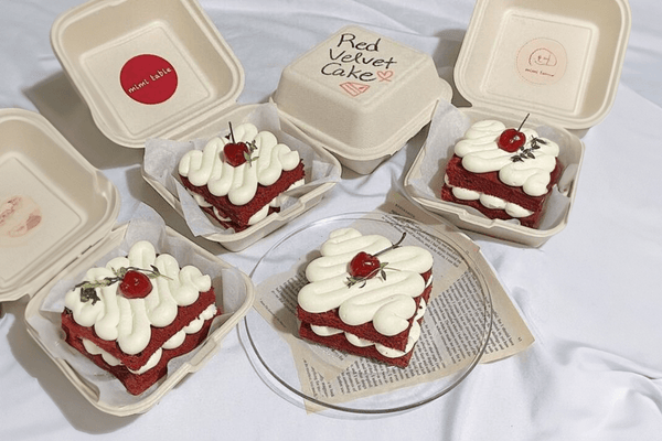 https://cdn.shopify.com/s/files/1/0641/3064/6253/files/Red-velvet-cake-packaging-idea-min_600x600.png?v=1689259252