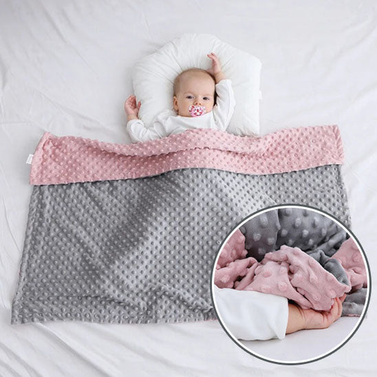 bebe-fille-couche-couvert-avec couverture-bebe-soft-flocon