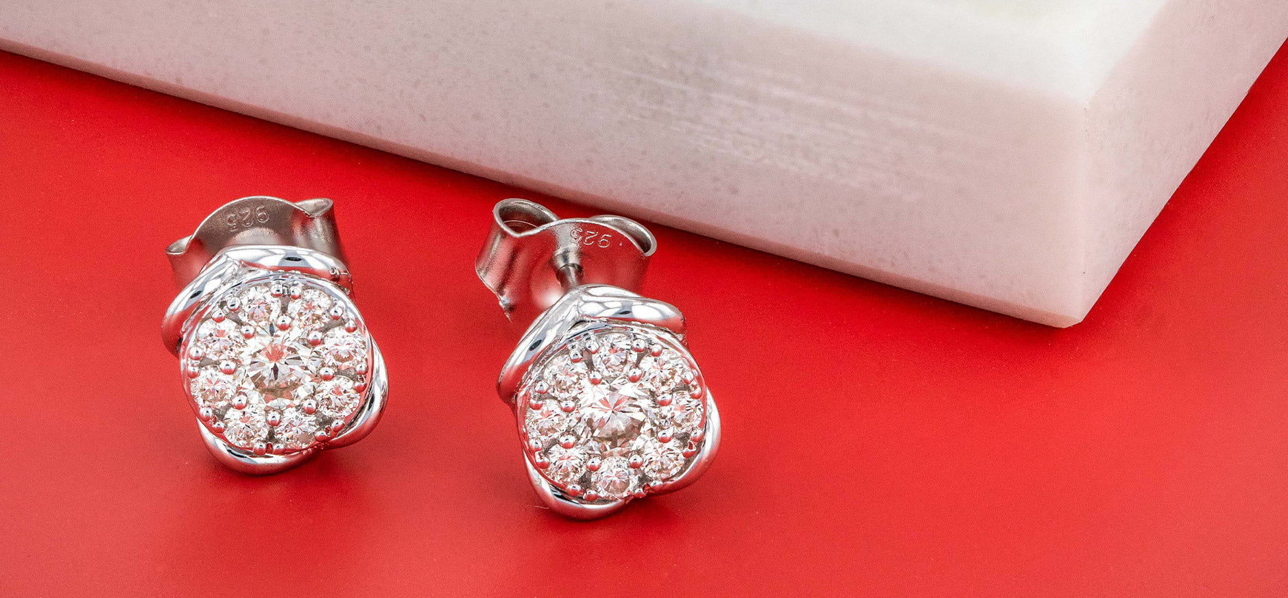 How to Choose Diamond Stud Earrings