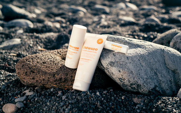 Der beste Tipp gegen Sonnenbrand ist zuverlässiger Sonnenschutz mit einem hohen Lichtschutzfaktor, wie das newkee sun care bundle mit SPF 30 und 50+