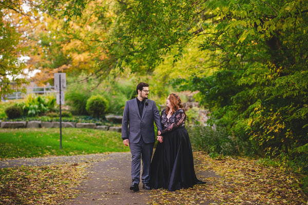 wedding couple in the fall