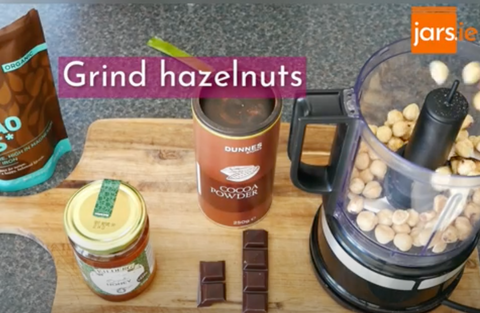 Grind hazelnuts 