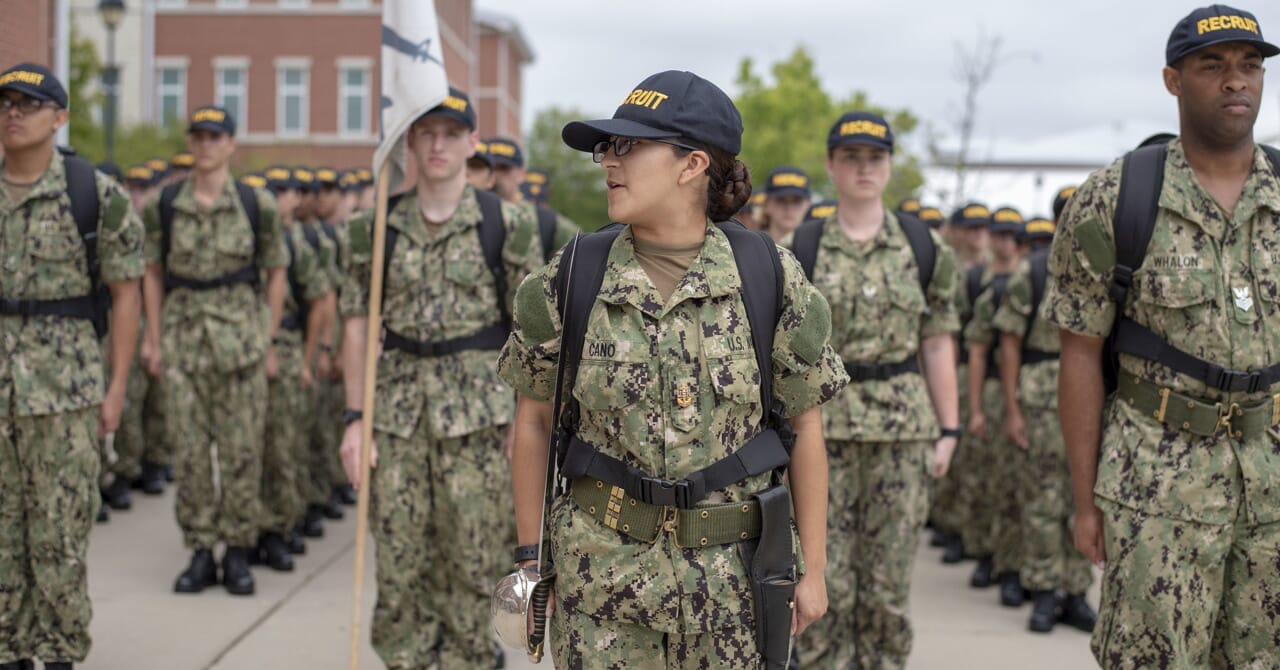 Navy now allows sailors to wear leggings under PT shorts - Task & Purpose