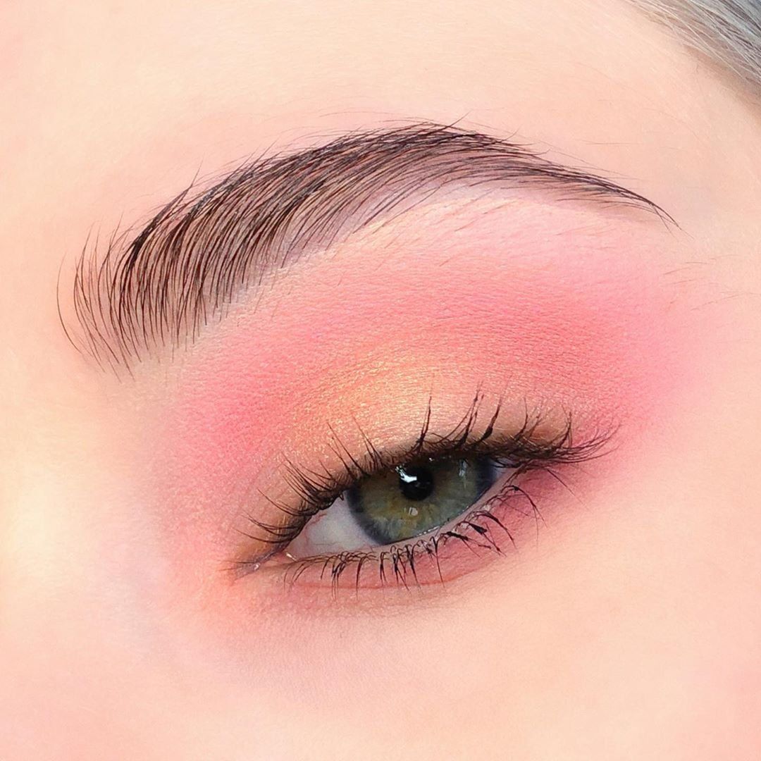 Pastel Eyeshadow: A Soft Splash of Color