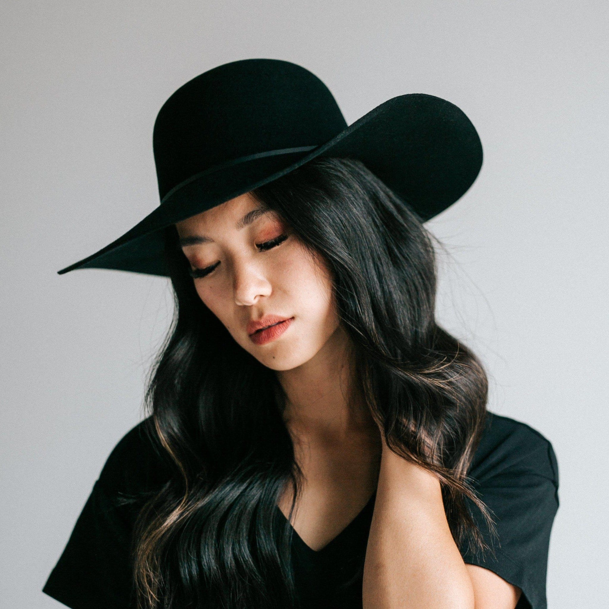 Wide-Brimmed Floppy Hats: A Classic Reimagined