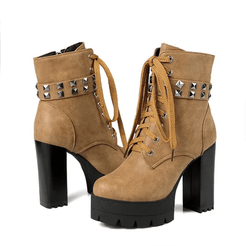 Women's warm winter boots with heels.