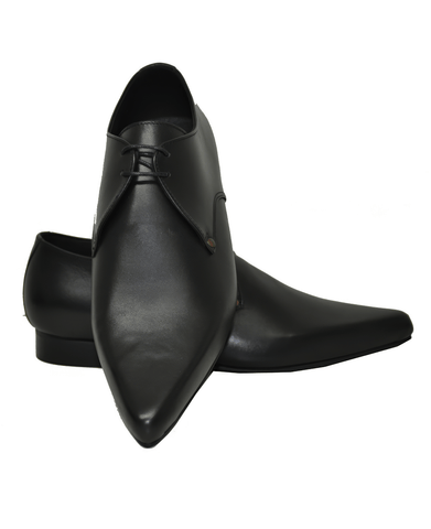 Men’s Grained Leather Oxfords with Pointy Toe Design.