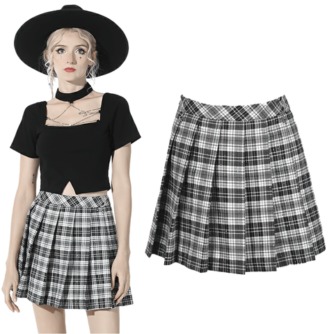 Black and White Plaid Mini Skirt: Edgy Grunge Style.