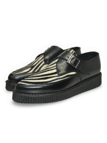 Unisex Pointed Creeper Shoes with Buckle and Rubber Sole.