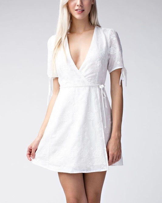white wrap dress short sleeve