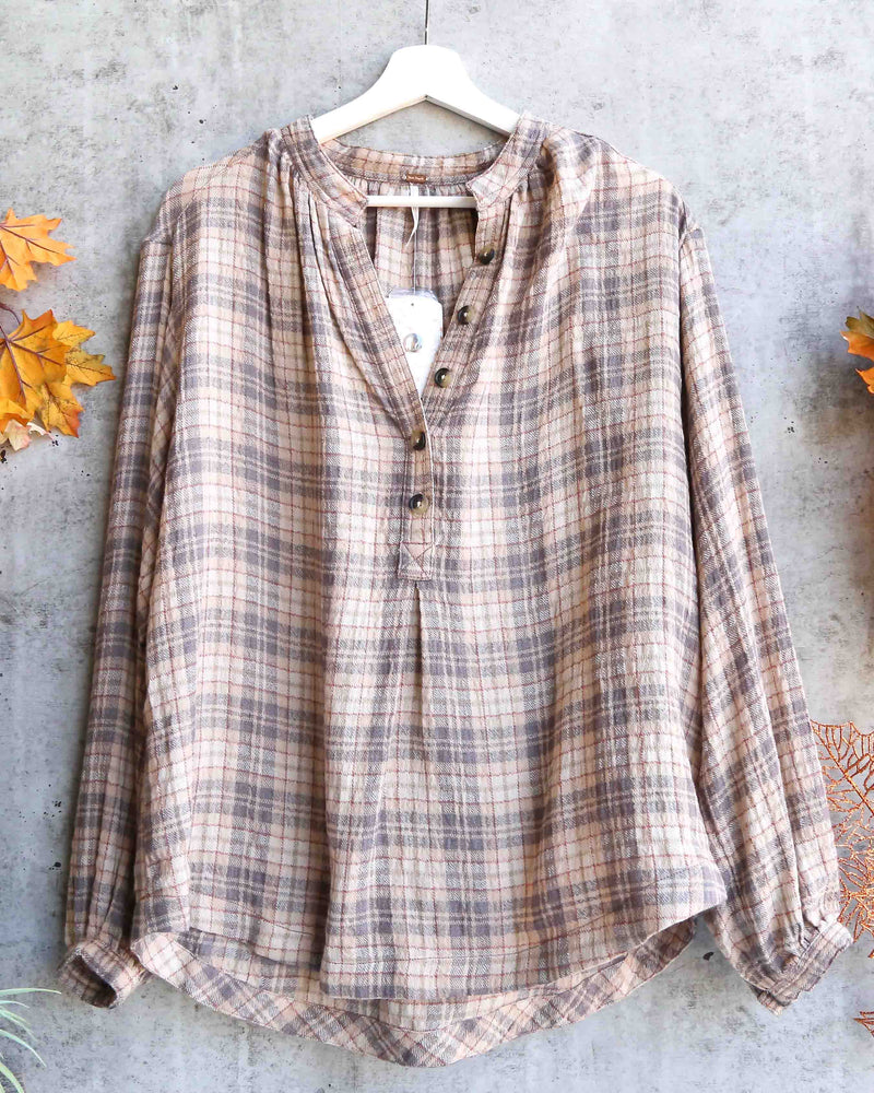 Free People - North Bound Pullover in Beige Plaid – Shop Hearts