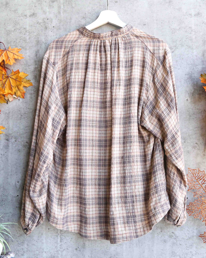 Free People - North Bound Pullover in Beige Plaid – Shop Hearts