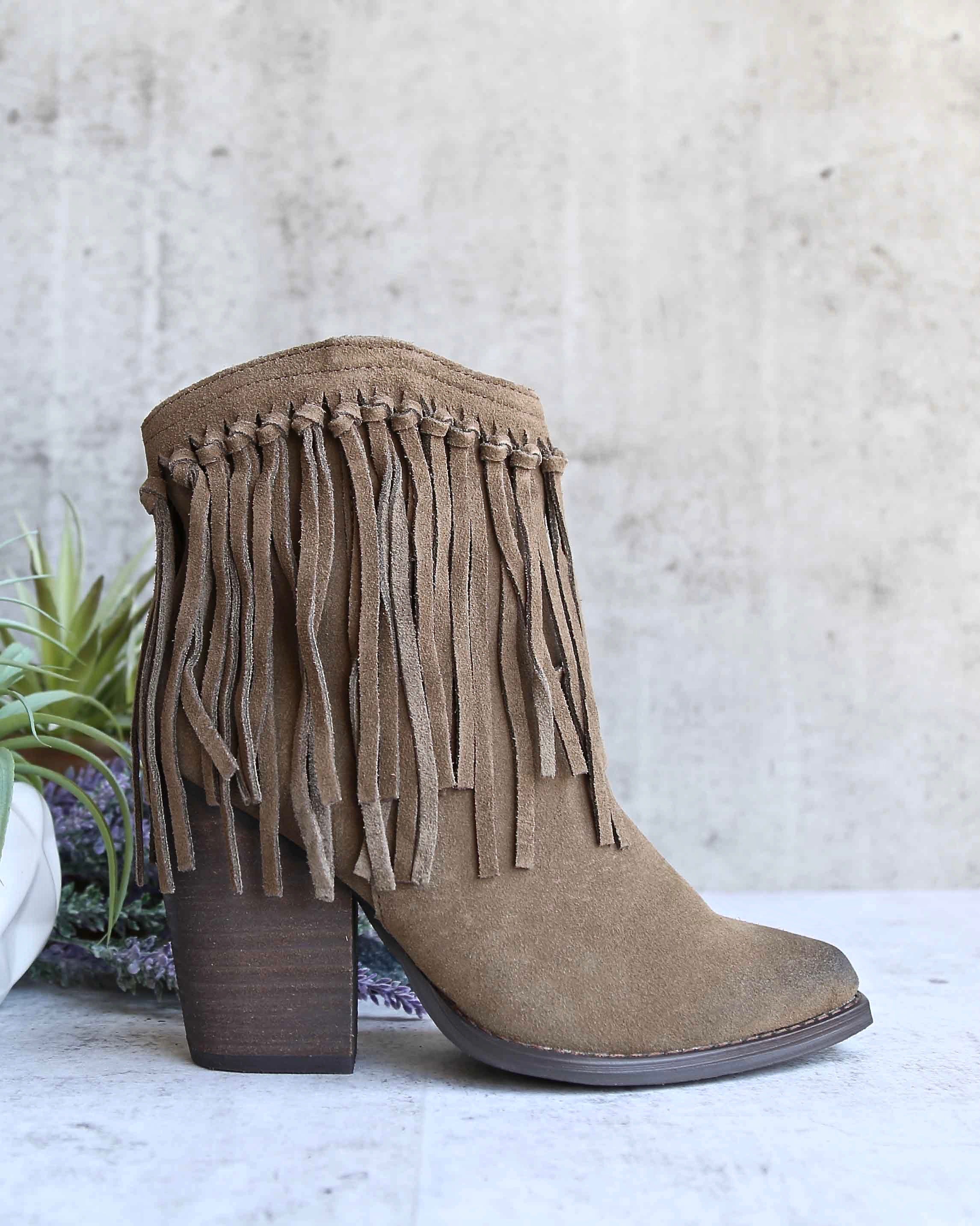 very volatile - women's cupid fringe ankle bootie - khaki