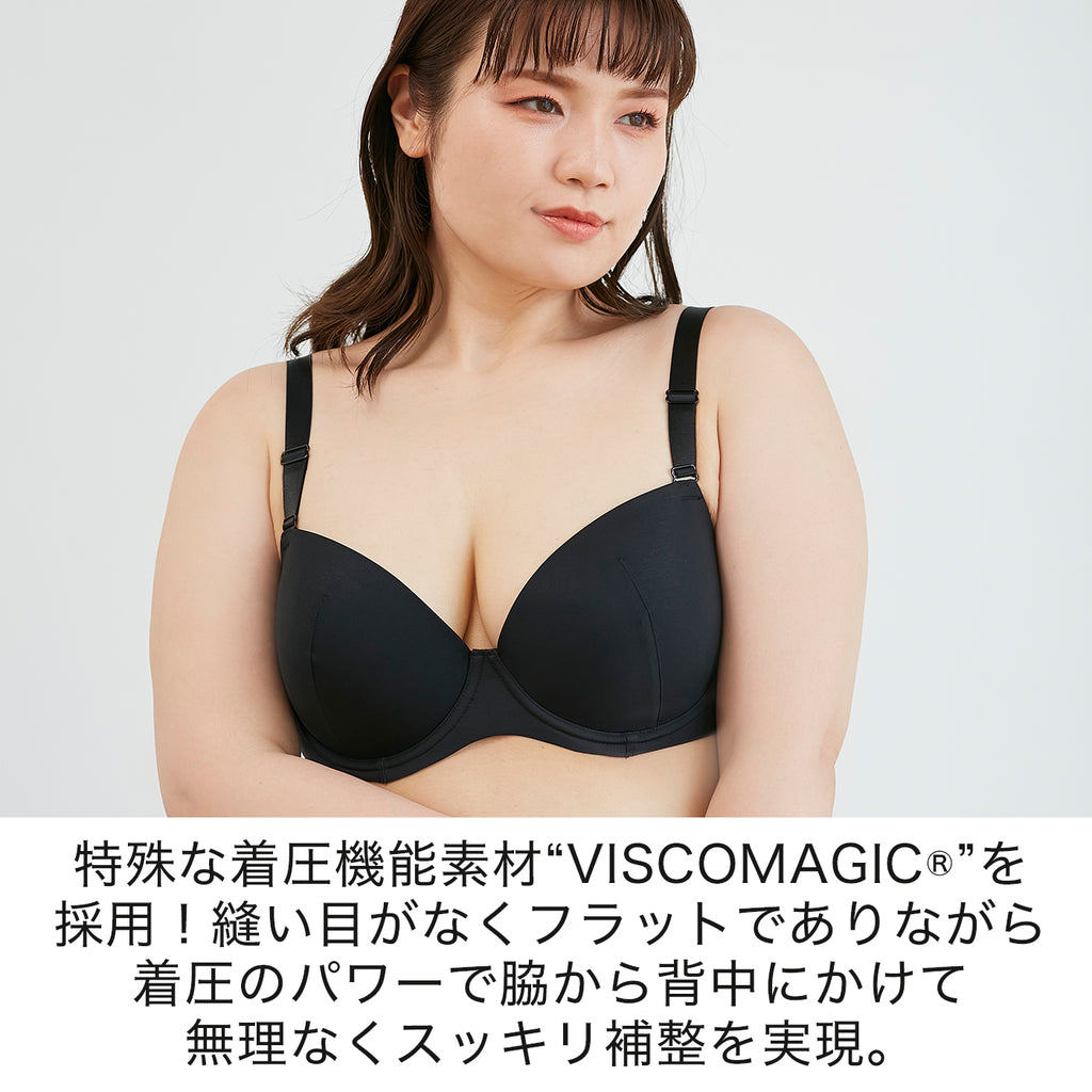 特殊な着圧機能素材“VISCOMAGIC®”を 採用！縫い目がなくフラットでありながら 着圧のパワーで脇から背中にかけて 無理なくスッキリ補整を実現。