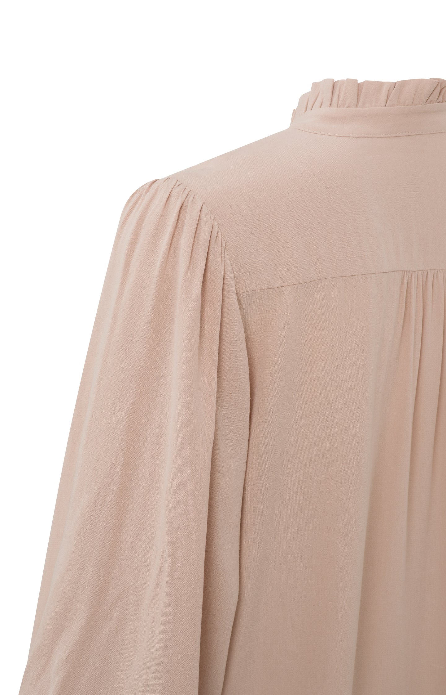 Blouse with half-long sleeves, a ruffled neck and buttons