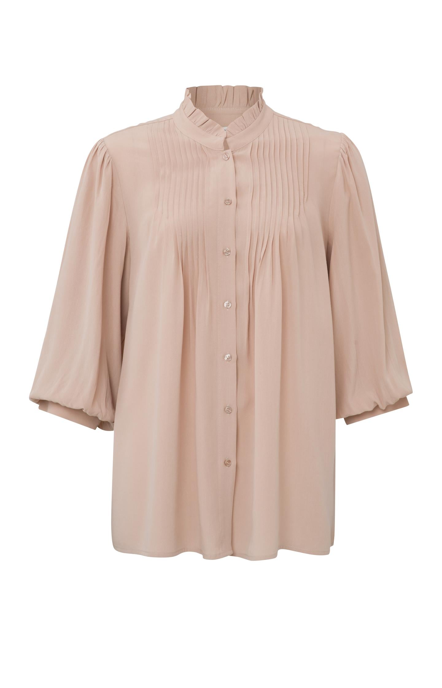 Blouse with half-long sleeves, a ruffled neck and buttons - Type: product