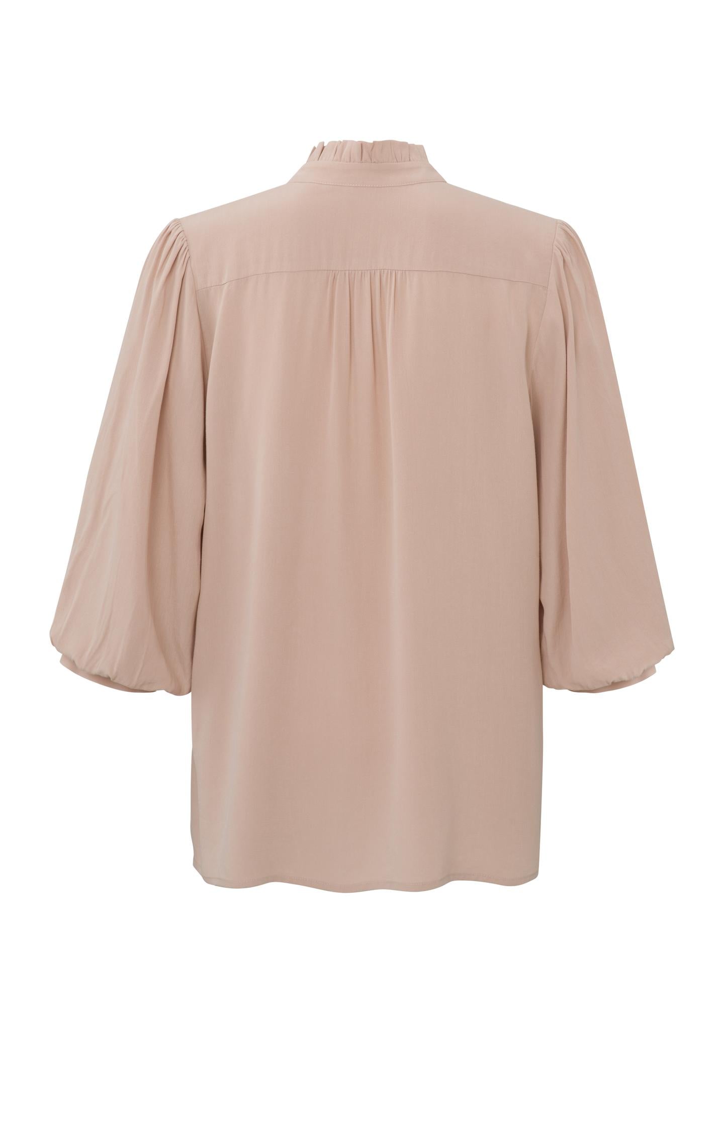 Blouse with half-long sleeves, a ruffled neck and buttons