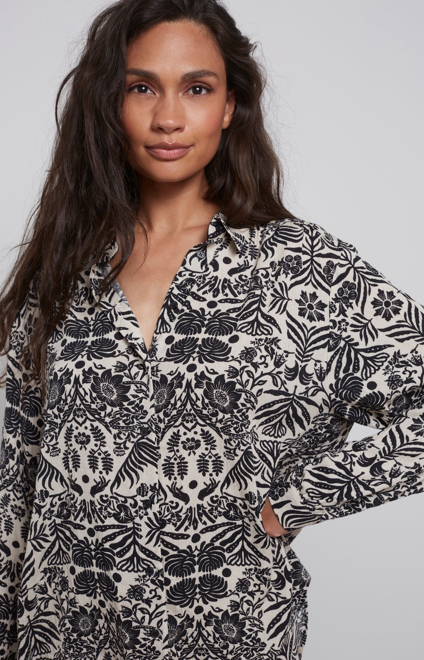 Button up blouse with long sleeves and folklore print