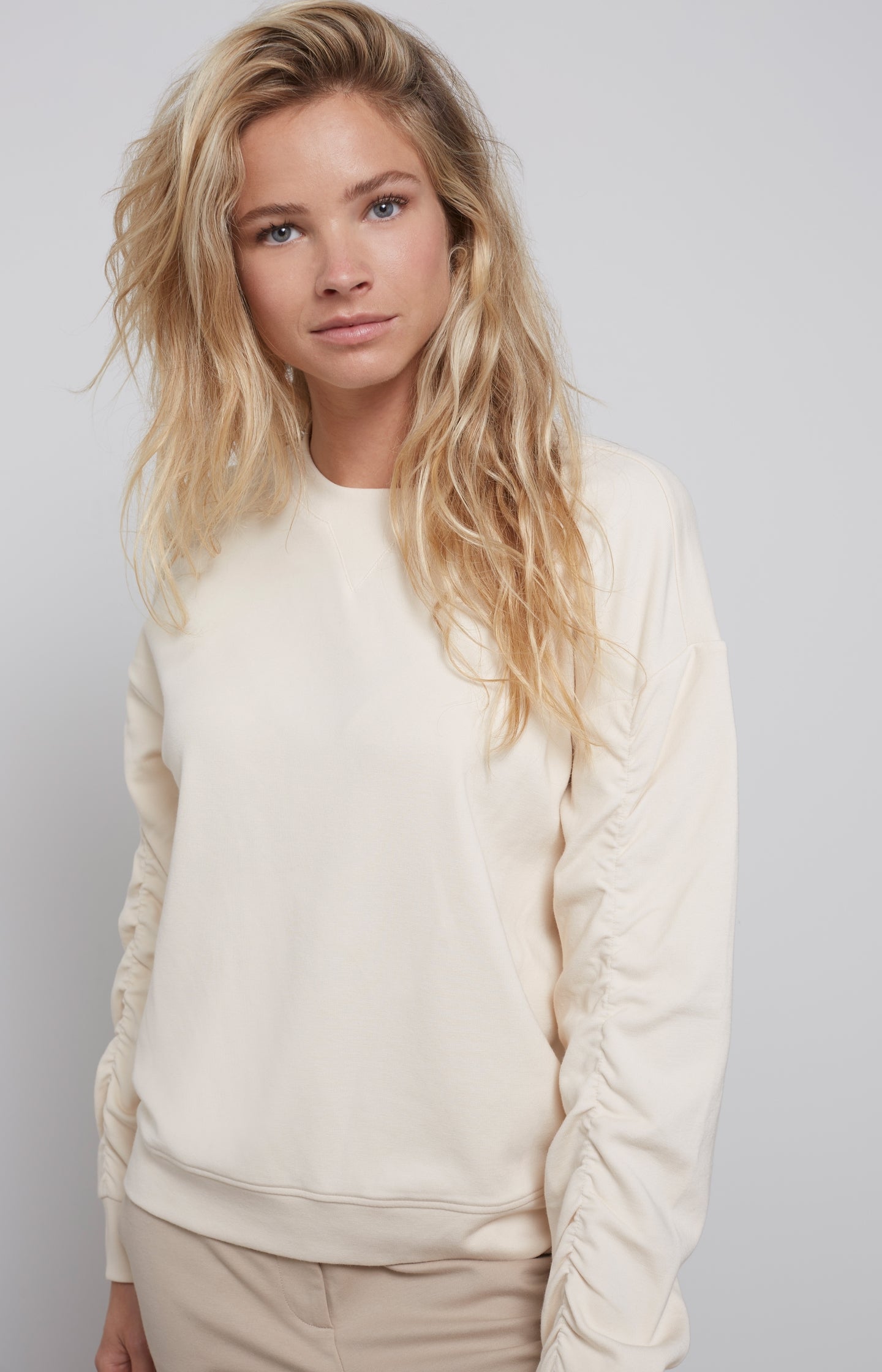 Crewneck sweatshirt with long sleeves and sleeve details - Type: lookbook