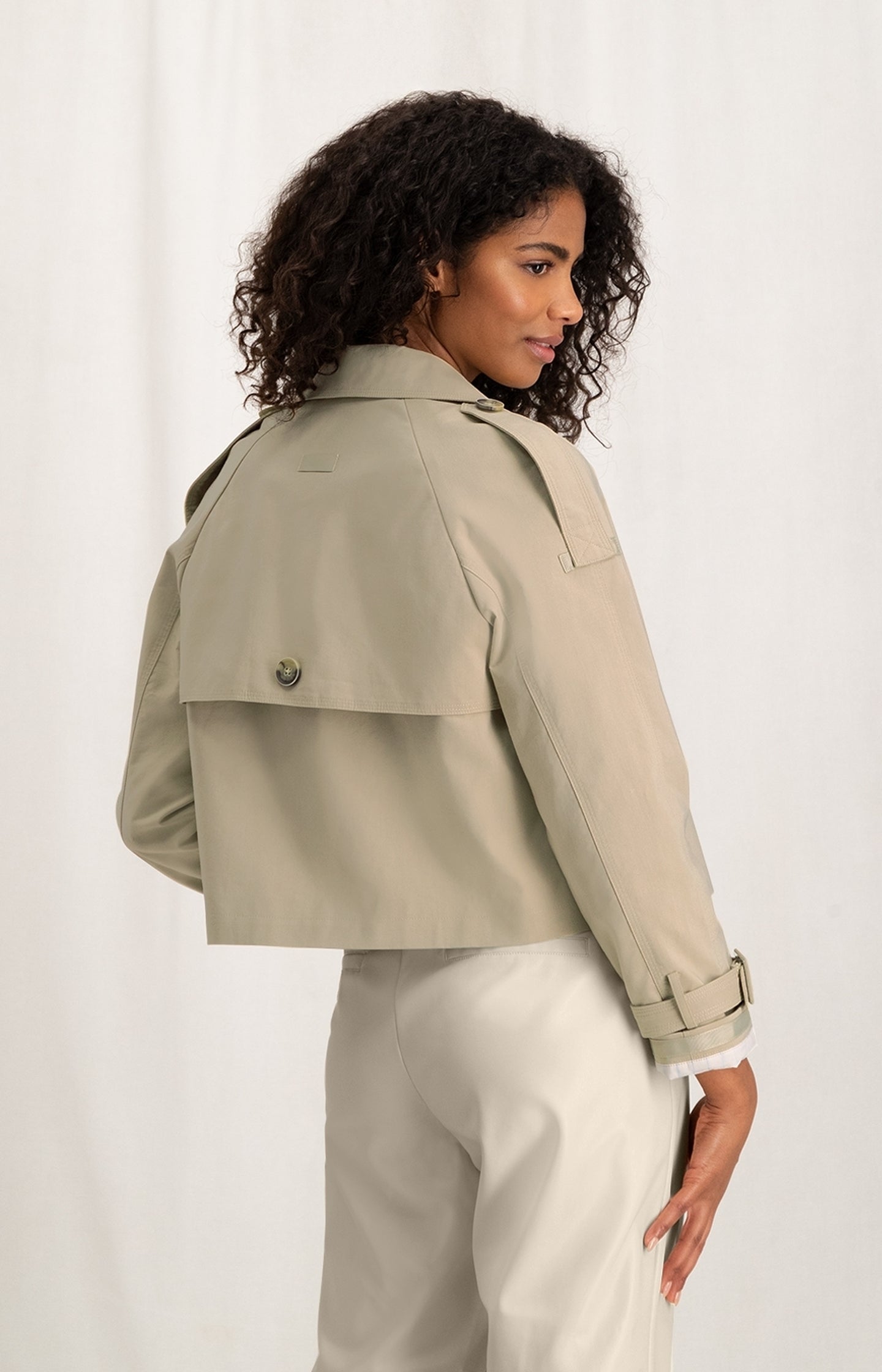 Cropped trench coat with long sleeves and shoulder details - Type: lookbook