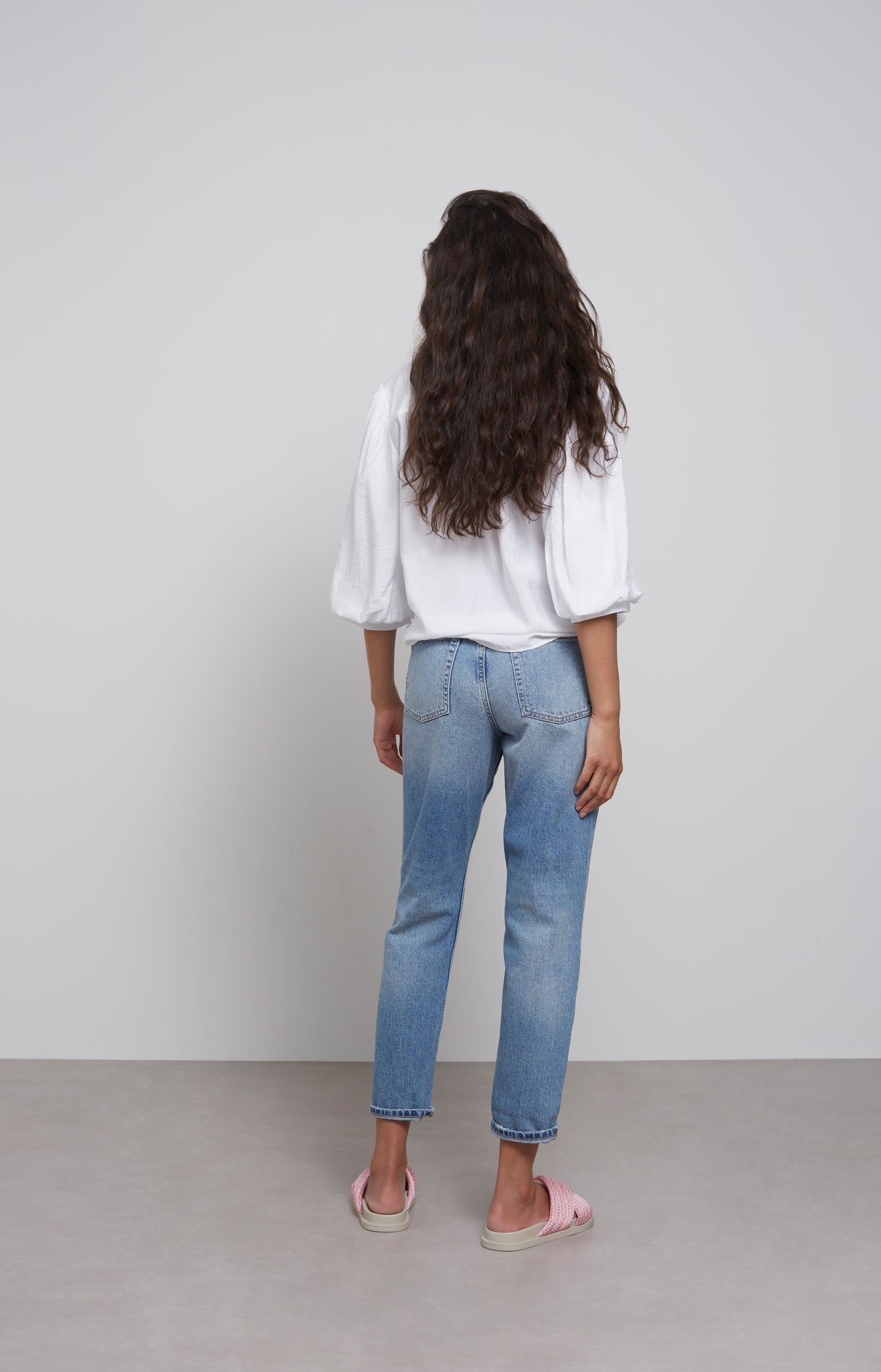 High waist denim with straight leg and five pocket style