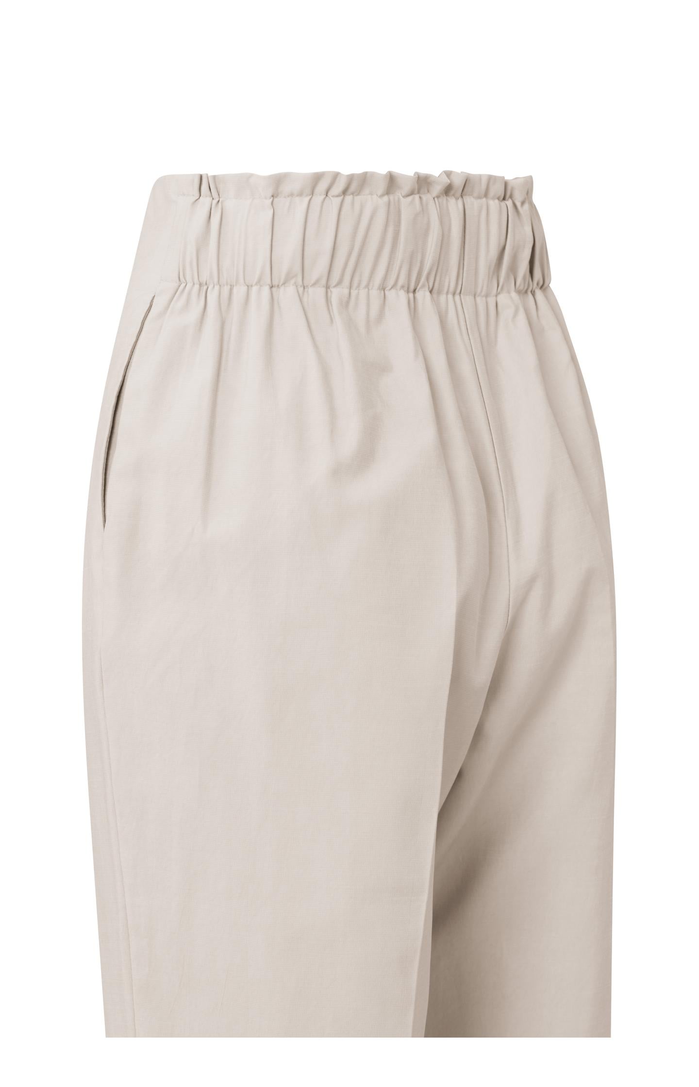 High waist pantalon with zip fly, buttons and pleated detail