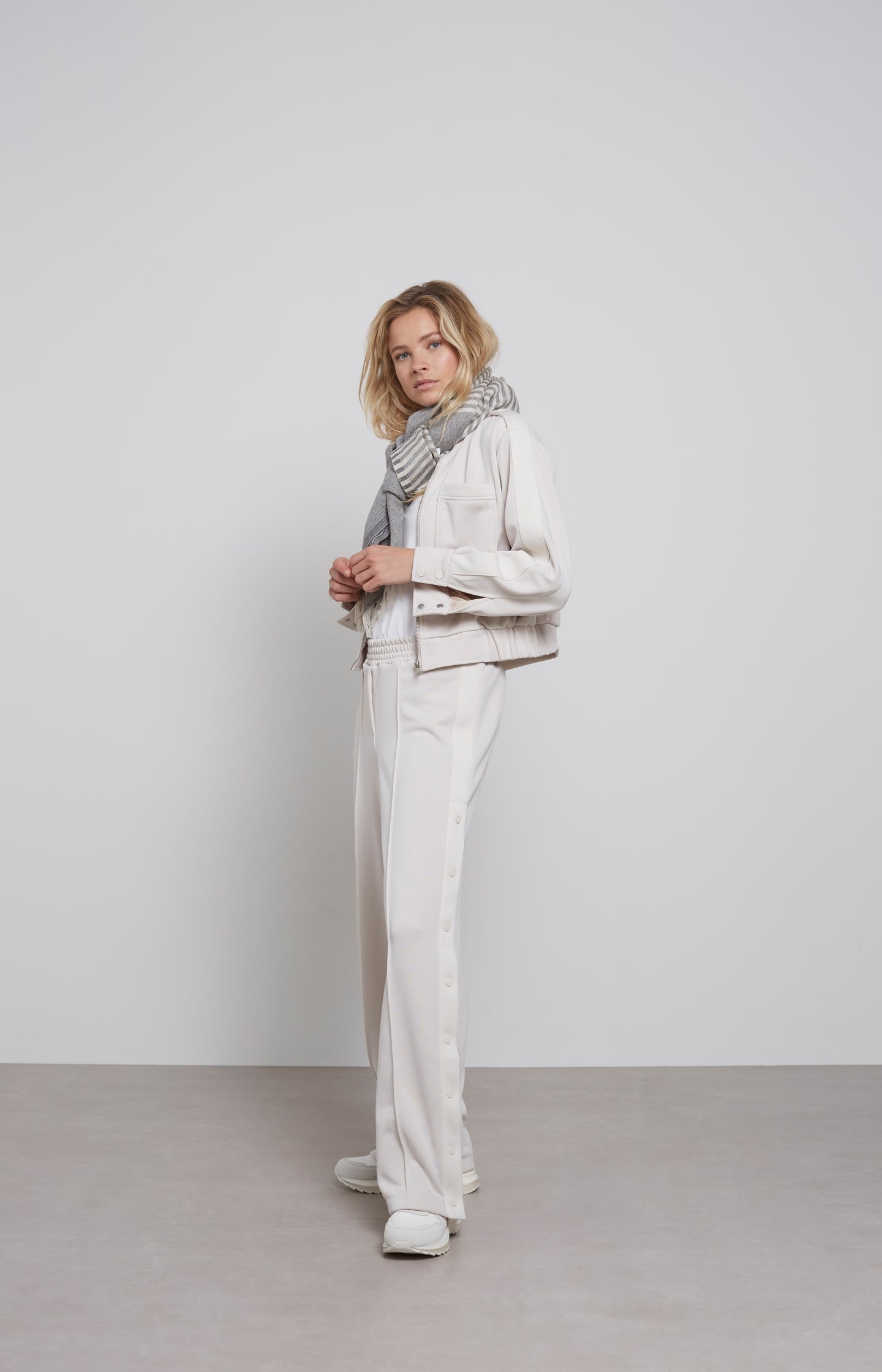Jersey wide leg trousers with elastic waist and buttons