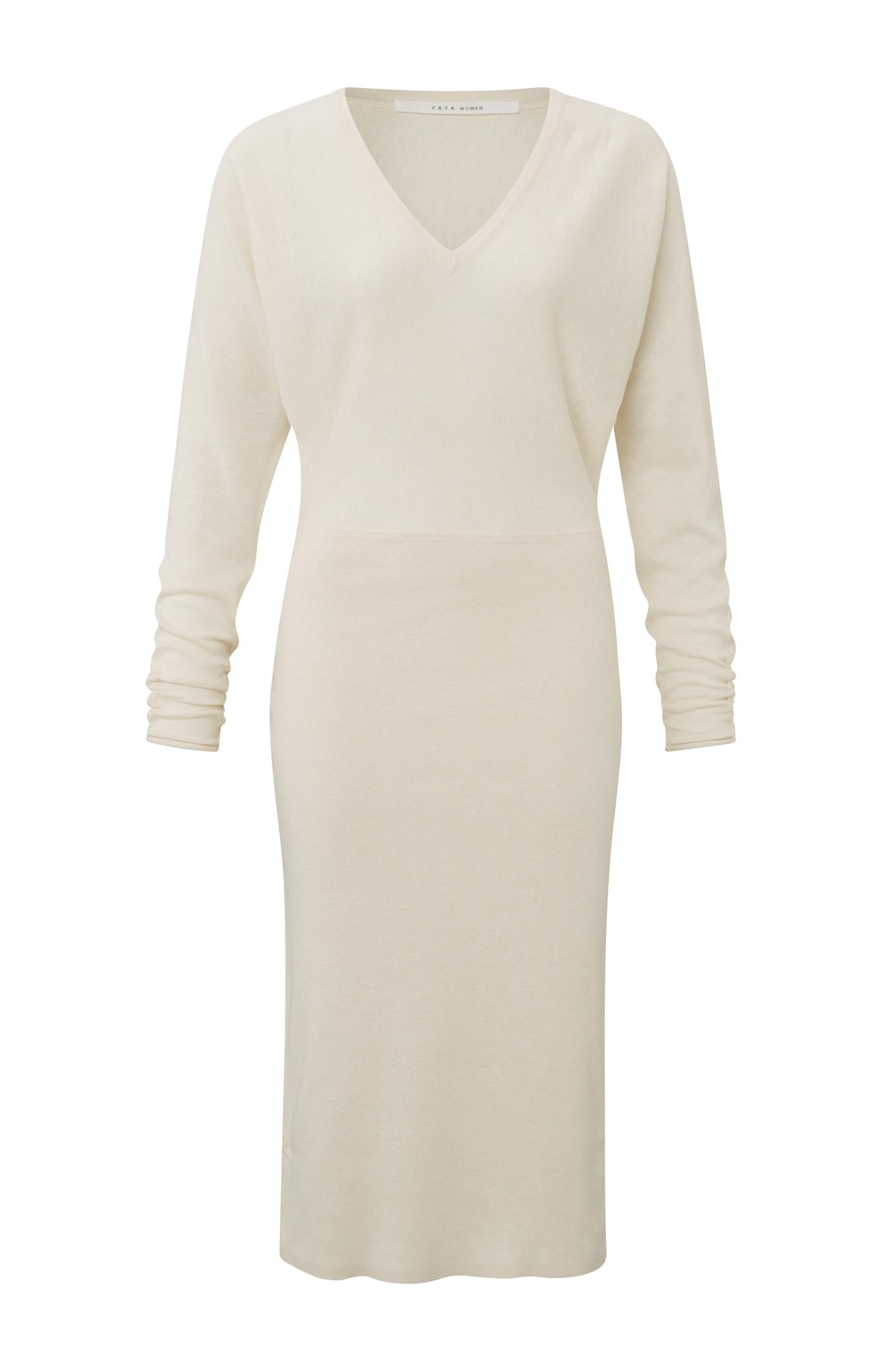 Midi dress with V-neck and long sleeves in a close fit - Type: product