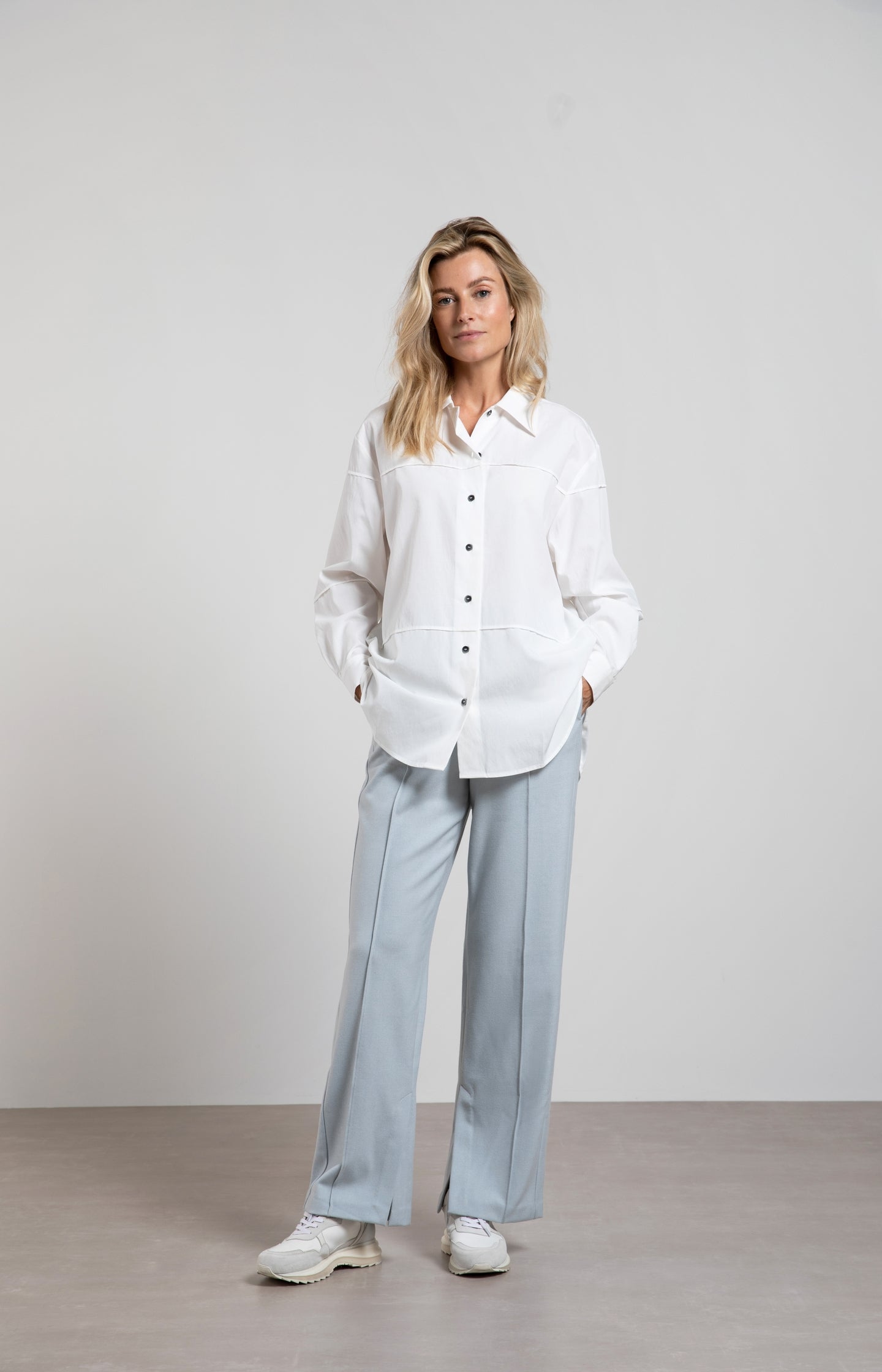 Oversized blouse with long sleeves, buttons and seam details