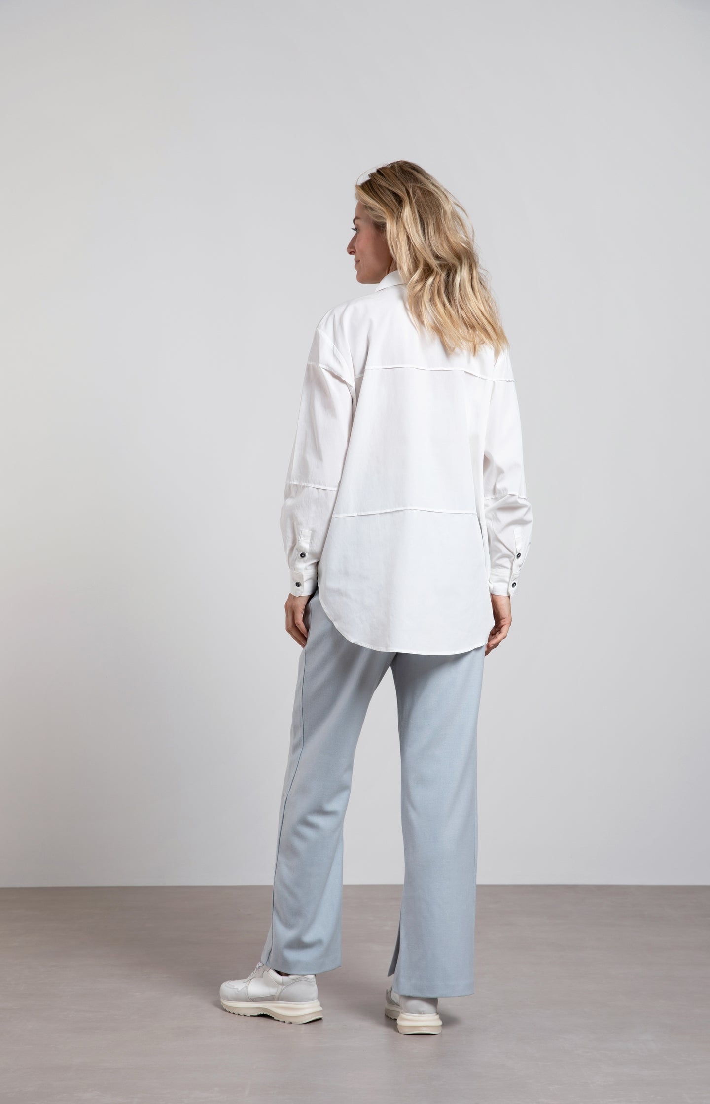 Oversized blouse with long sleeves, buttons and seam details