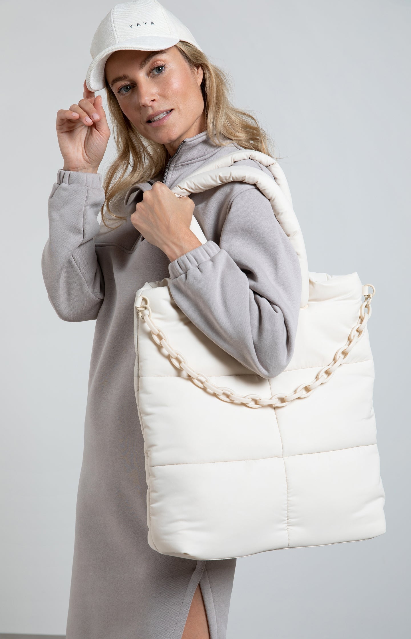 Puffer bag with chain, magnetic closure and side compartment - Onyx White