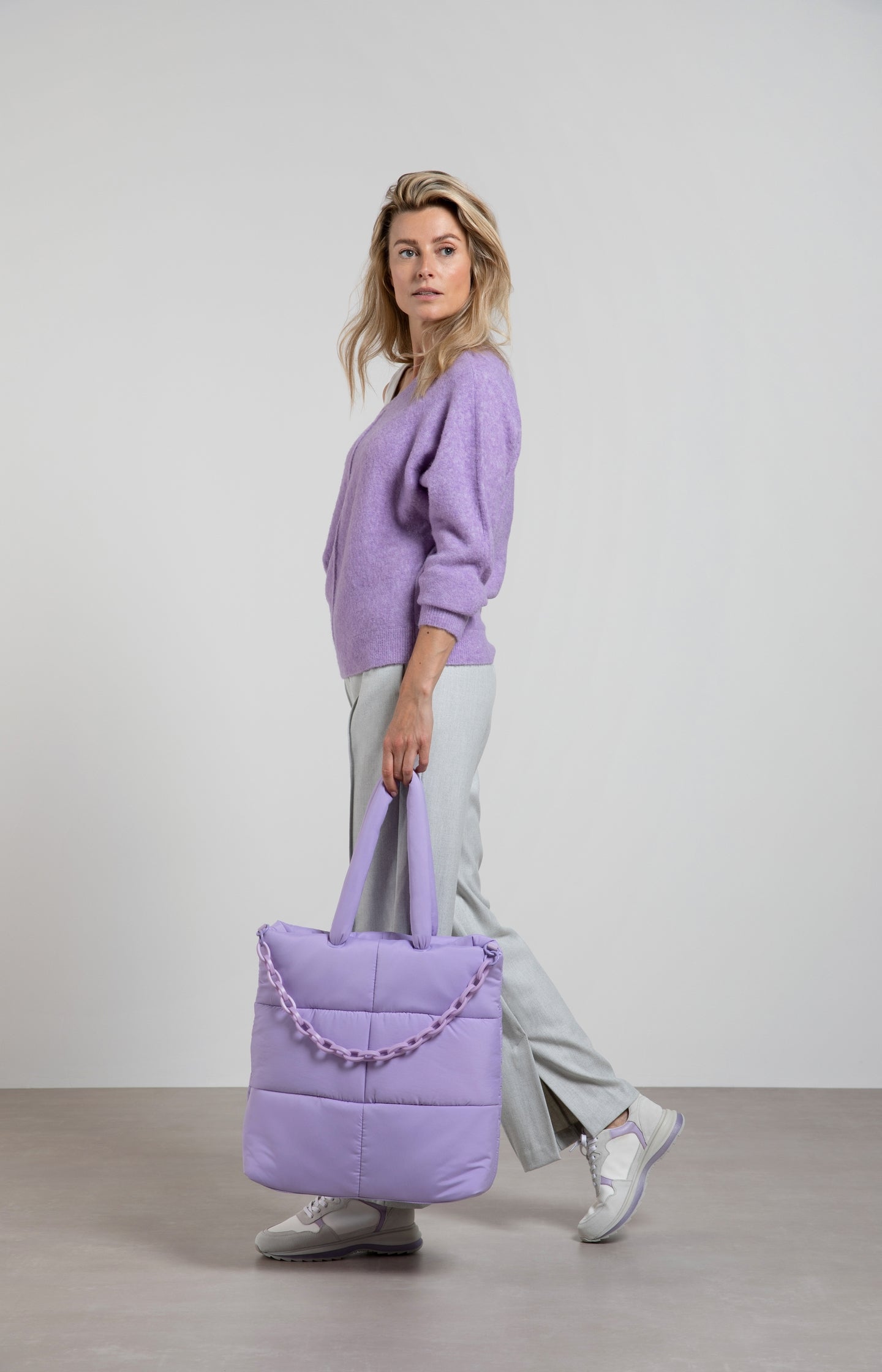 Puffer bag with chain, magnetic closure and side compartment - Orchid Petal Purple - Type: lookbook