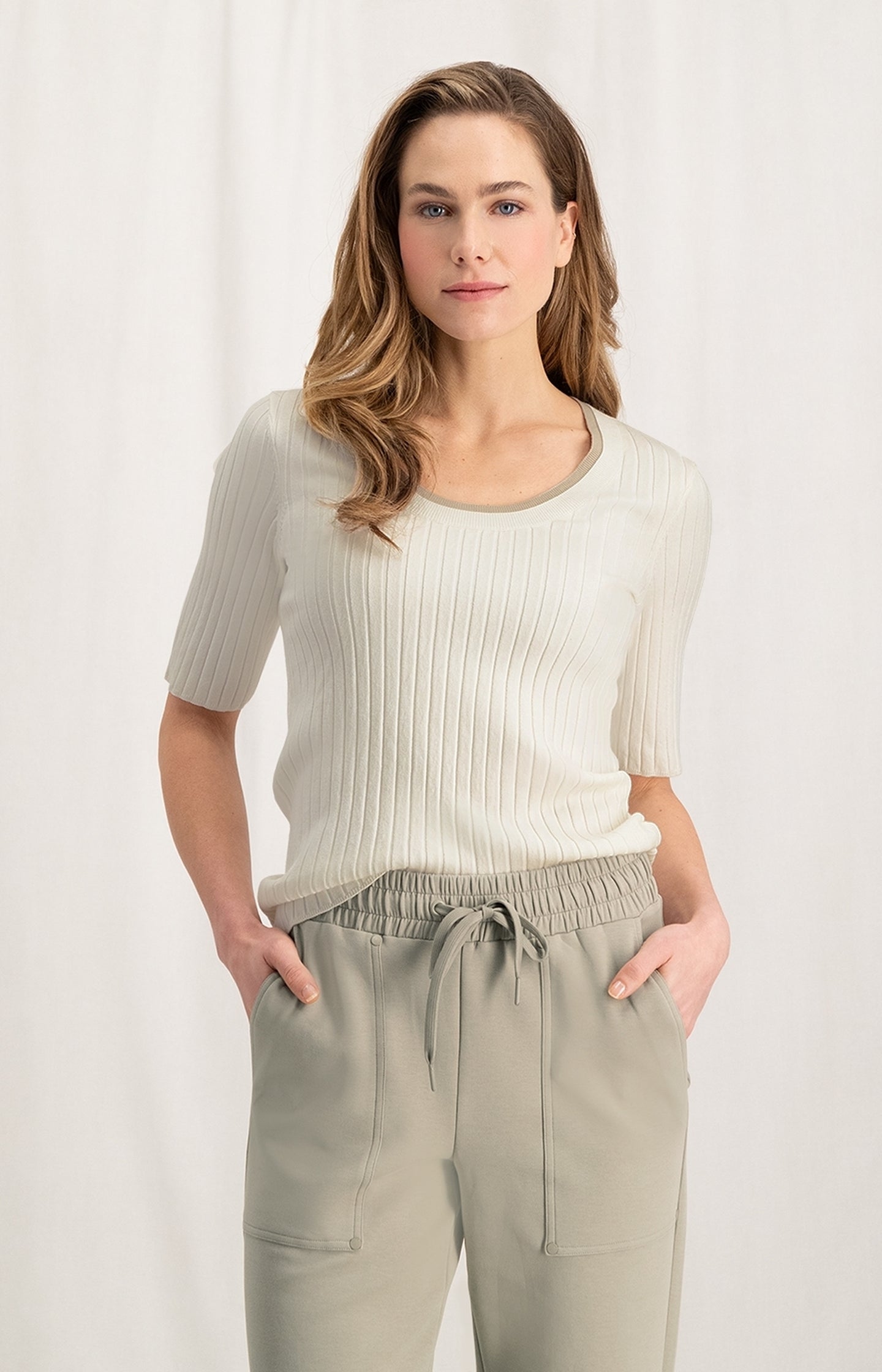 Ribbed sweater with round neck and half sleeves in slim fit - Type: lookbook