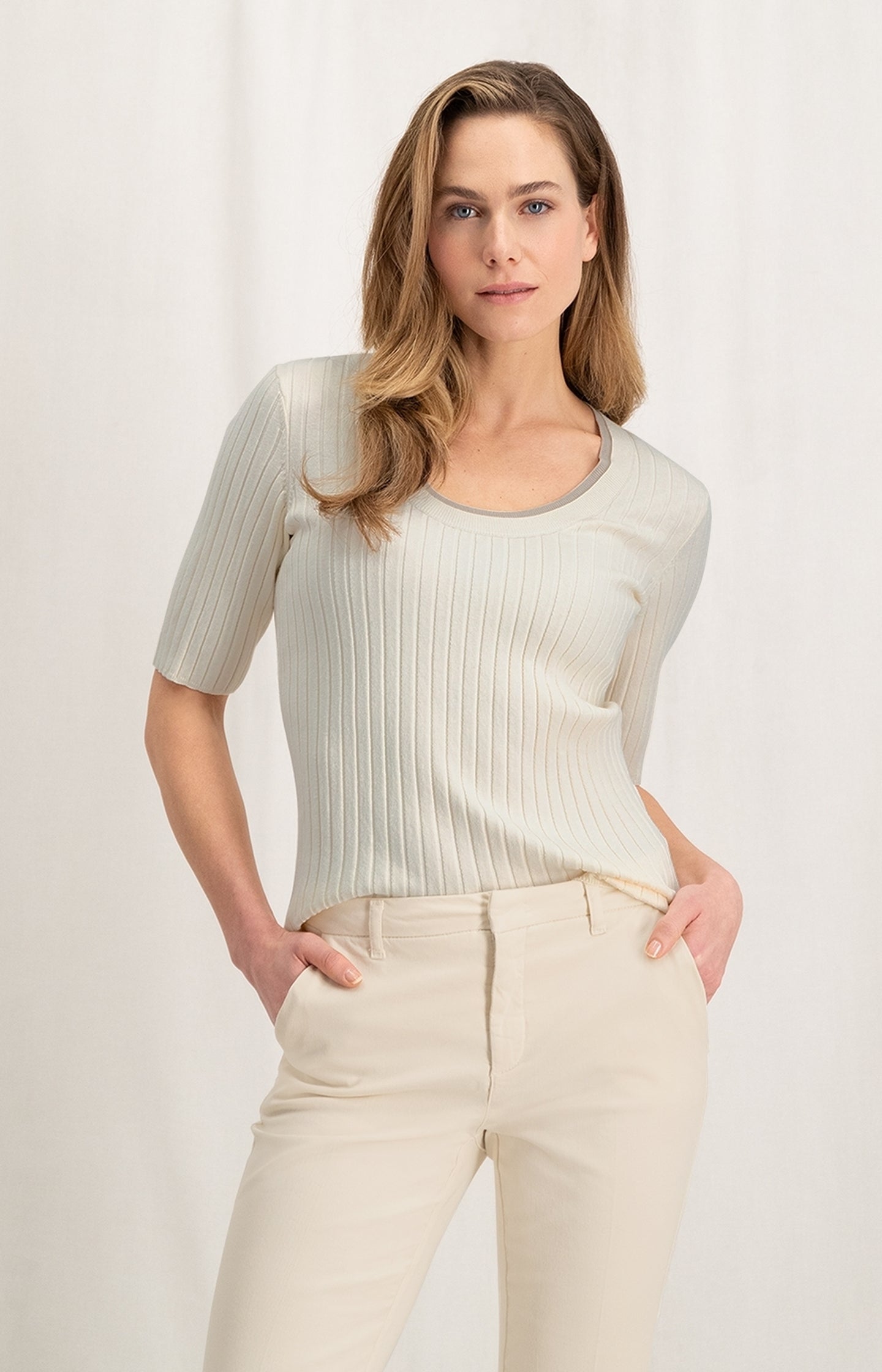 Ribbed sweater with round neck and half sleeves in slim fit