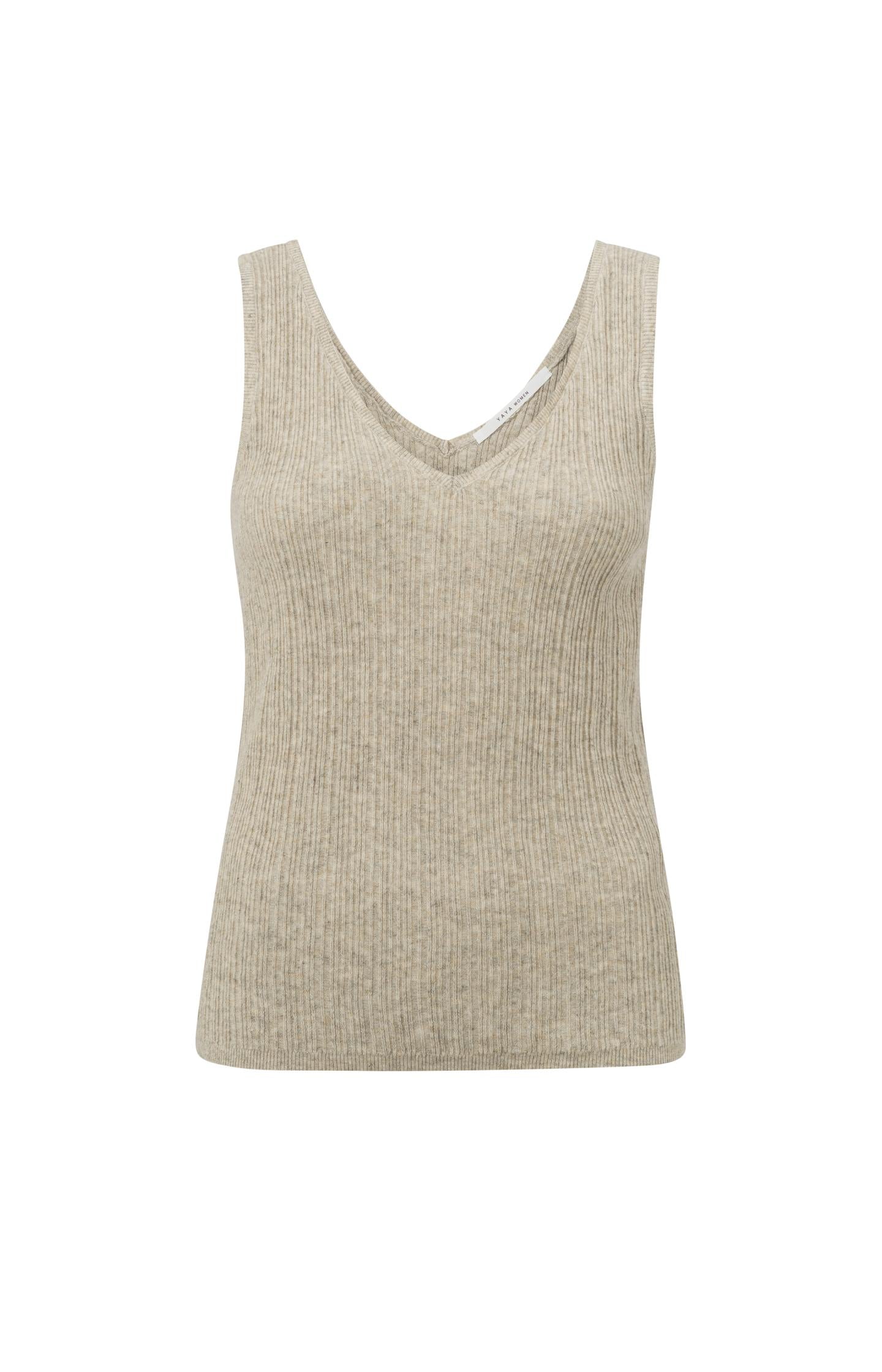 Ribbed tanktop with V-neck in regular fit - Type: product