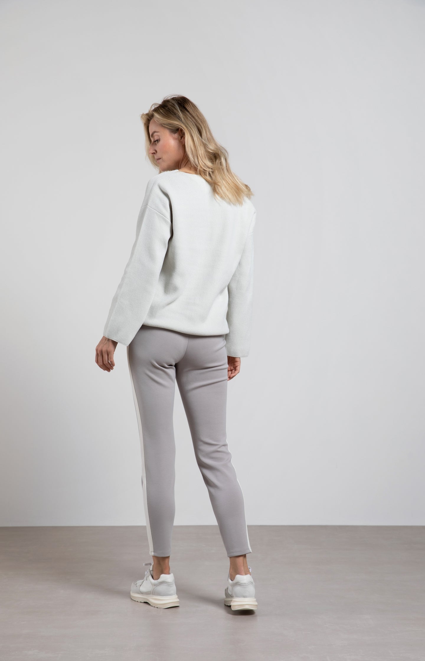 Scuba trousers with side pockets, seam details and stripe