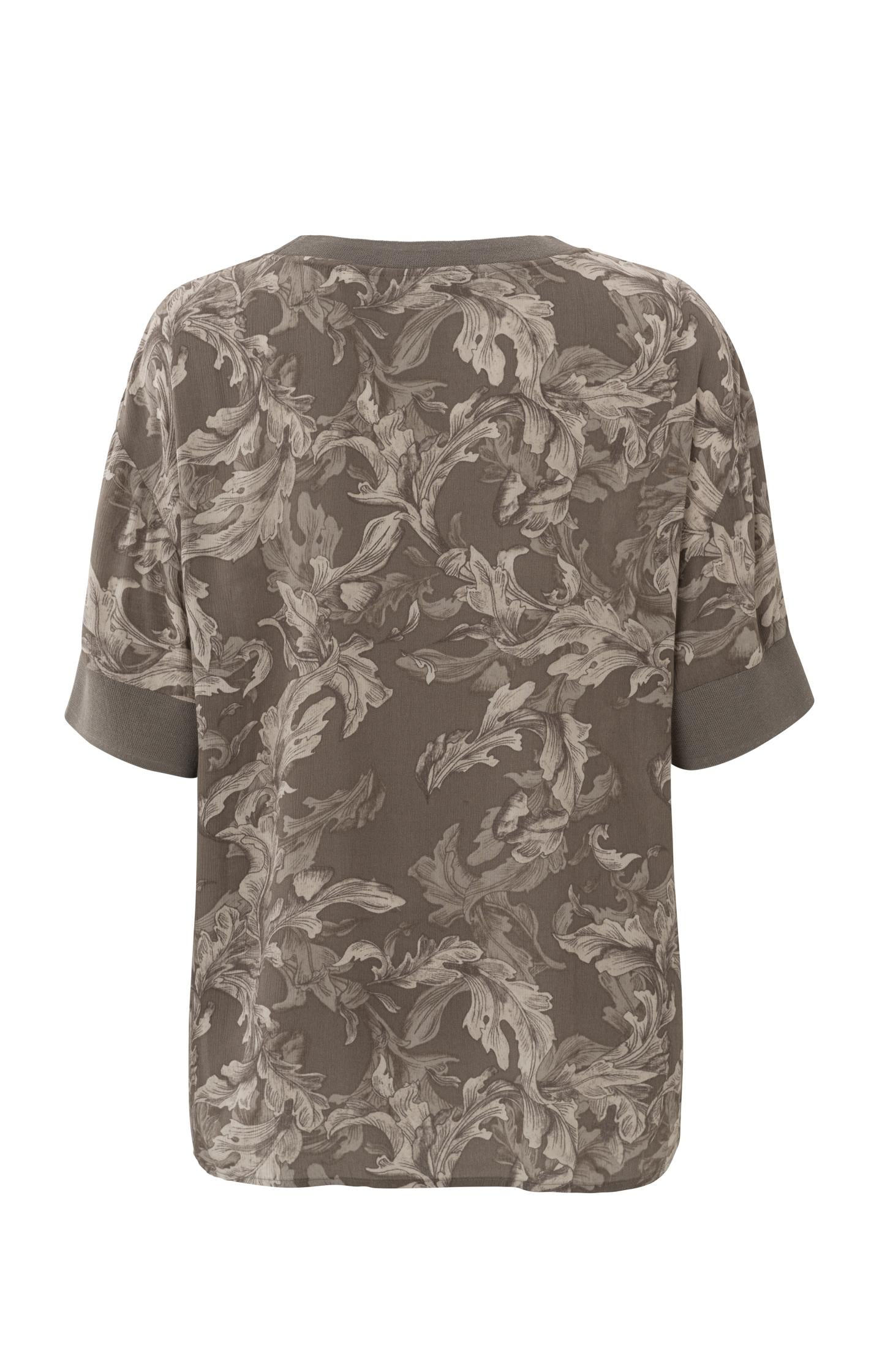 Shirt with round neck, dropped shoulder seams and print