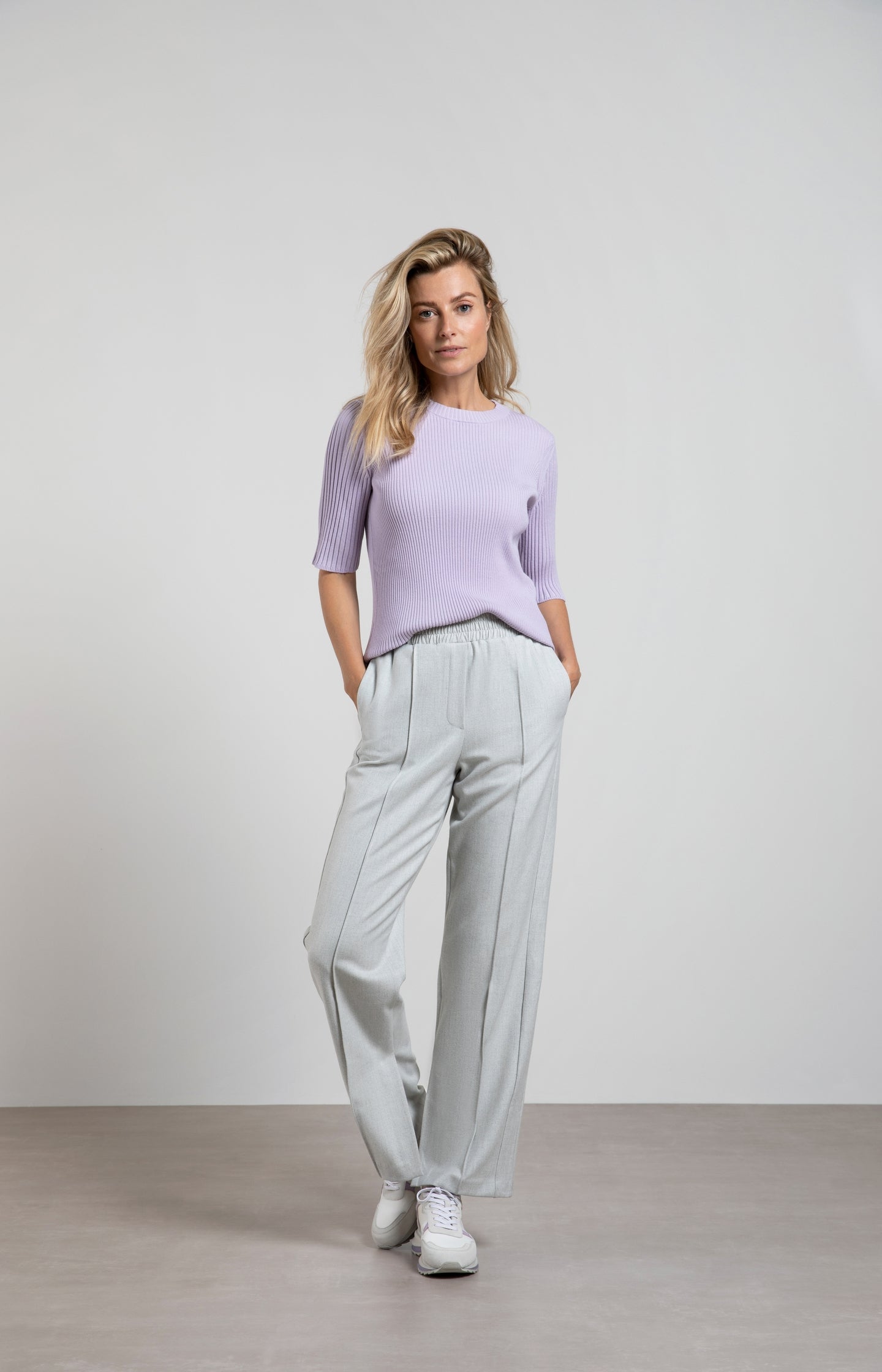 Soft wide leg trousers with elastic waist and a slit - Type: lookbook