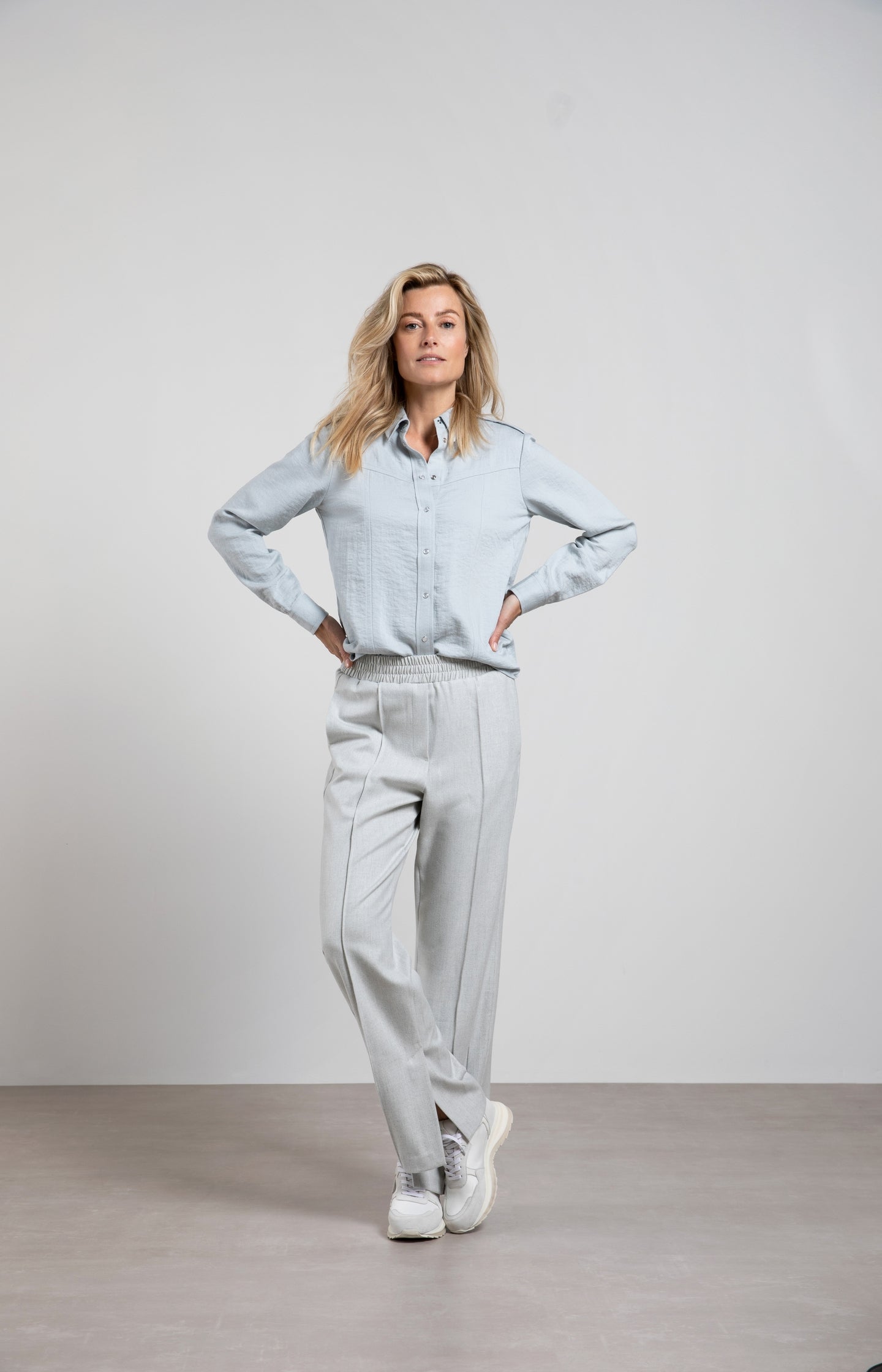 Soft wide leg trousers with elastic waist and a slit