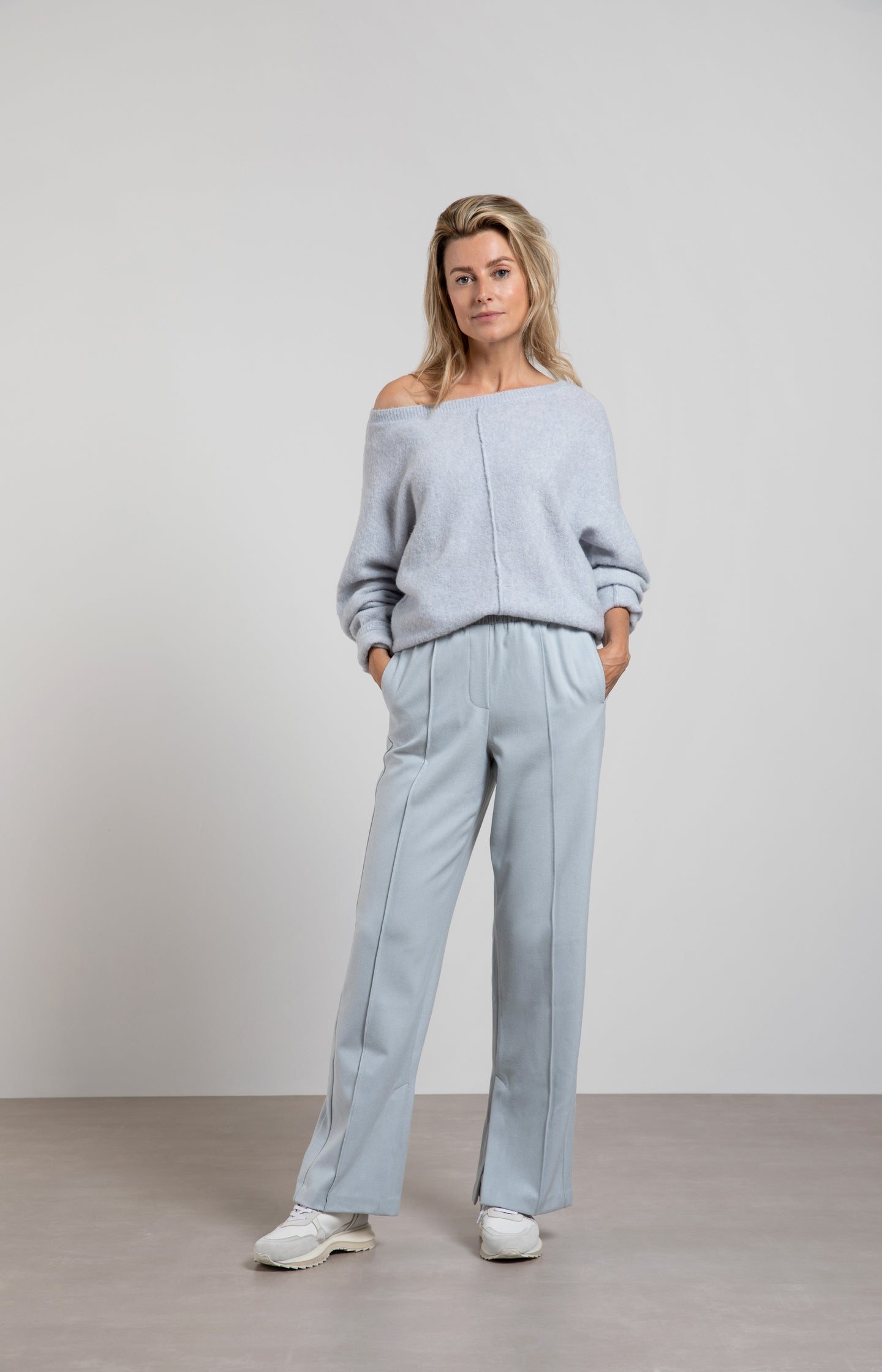 Soft wide leg trousers with elastic waist and seam detail