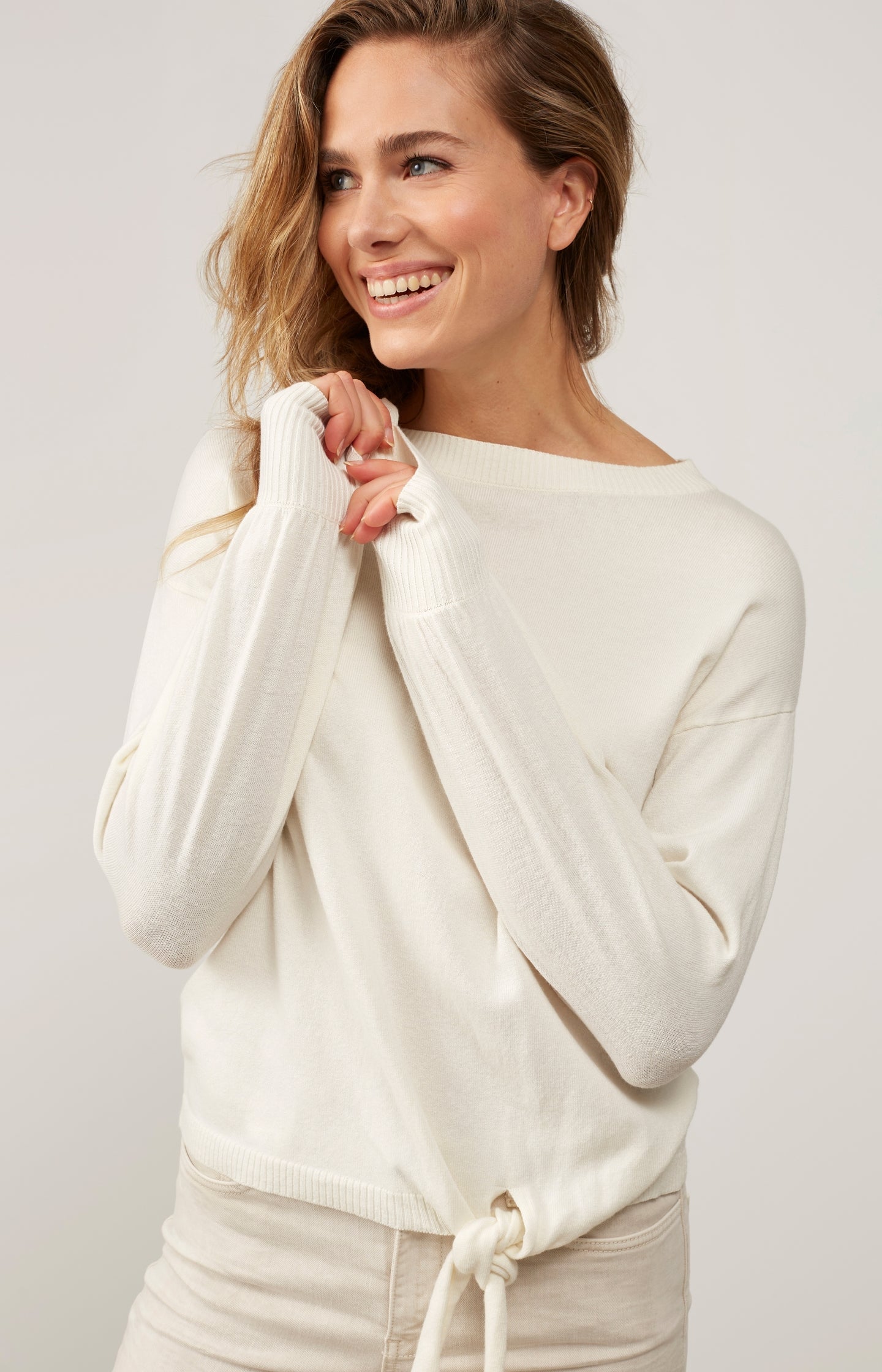 Sweater with boatneck, long balloon sleeves and knot